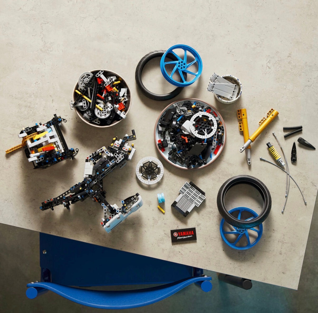 LEGO® Technic 42159 Yamaha MT-10 SP