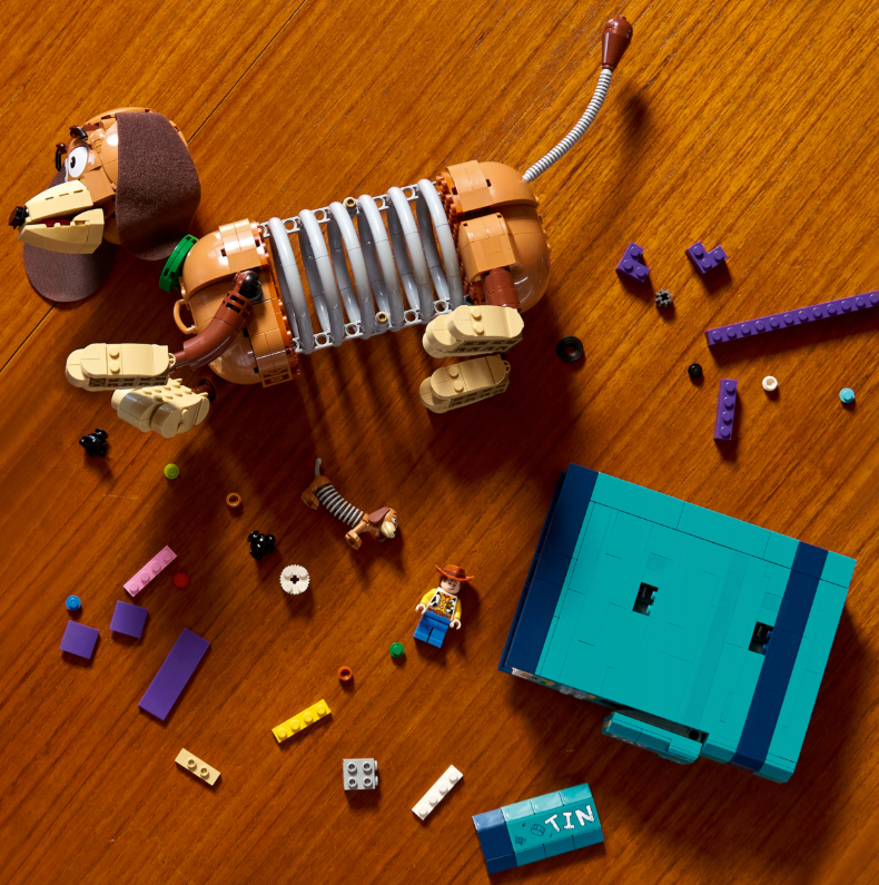 LEGO® Disney ir Pixar „Žaislų istorijos“ šuniuko Slinkio knygų atramos 43301