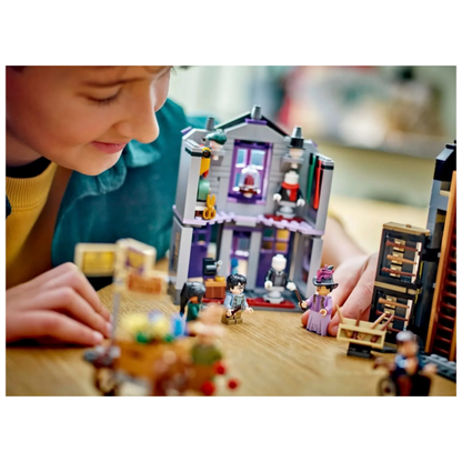 LEGO® 76439 Harry Potter™ Olivanderio ir Madam Malkin parduotuvės
