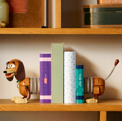 LEGO® Disney ir Pixar „Žaislų istorijos“ šuniuko Slinkio knygų atramos 43301