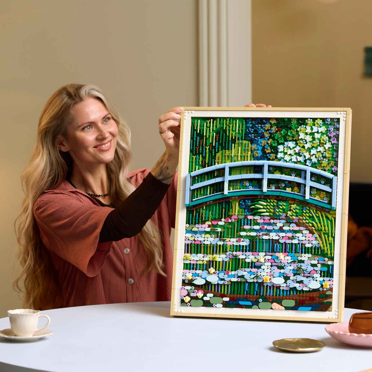 LEGO® Art 31220 Klodas Monė - Tiltas virš vandens lelijų tvenkinio