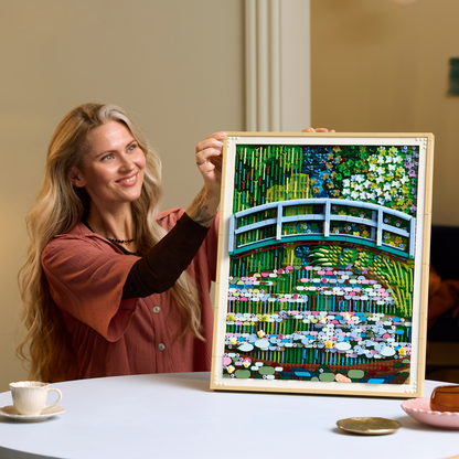 LEGO® Art 31220 Klodas Monė - Tiltas virš vandens lelijų tvenkinio