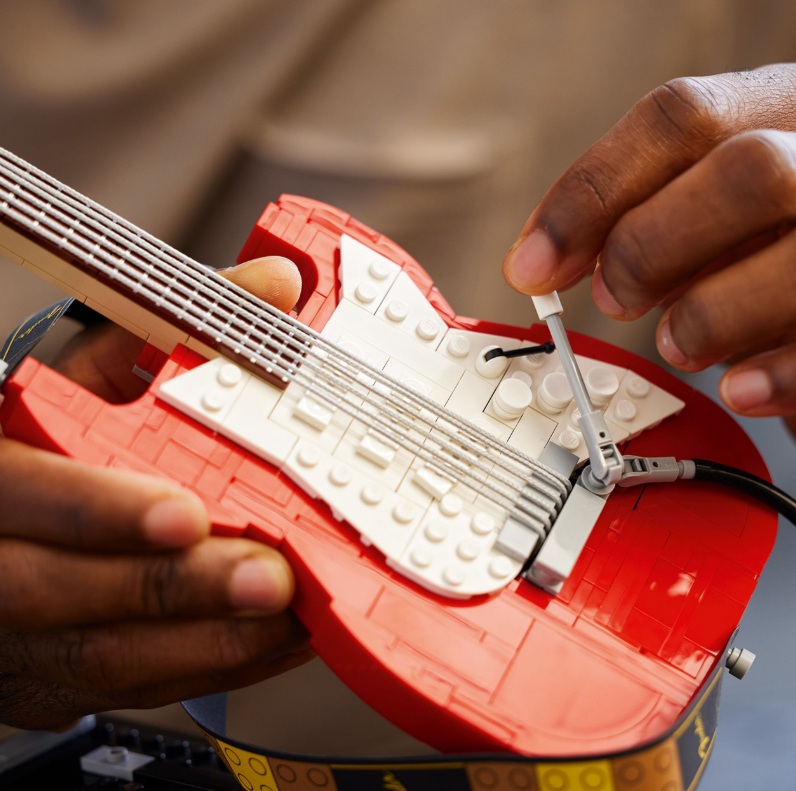 LEGO® Ideas Fender® Stratocaster™ 21329