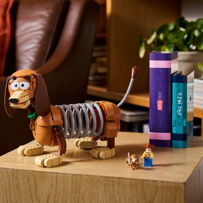 LEGO® Disney ir Pixar „Žaislų istorijos“ šuniuko Slinkio knygų atramos 43301